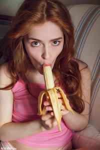 Teen Hottie Jia Lissa Masturbating Pink Pussy And Licking Banana