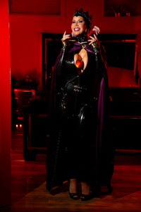 Bianca Beauchamp And Hazel Moore With Tight Natural Curves In Snow White XXX: A Porn Parody