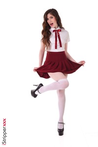 Hot Pearl Getting Naked And Spreads Her Legs