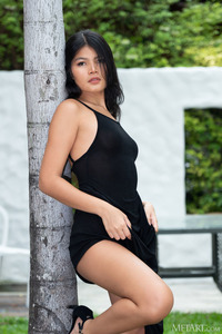 Kathai Sultry Asian Babe Slips Off Her Little Black Dress