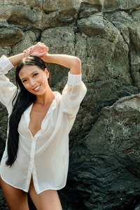 Shasha Captivating Filipina Beauty Is Soon Naked In The Sunshine