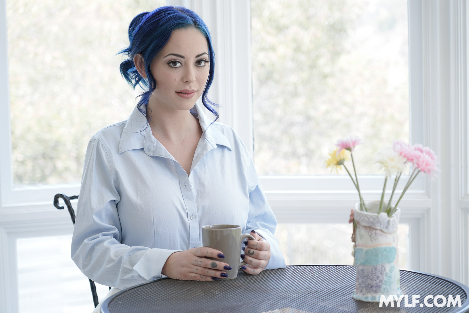 Eve Marlowe Decides To Help Out With Unfinished Business - MYLF | Picture 01