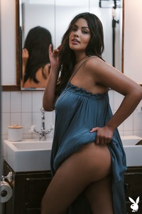 Jocelyn Corona Strips Nude In Quiet Apartment