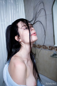 Ariana Mun Sexy Beauty Girl Spreads Her Legs