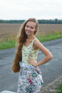 Virginia Sun Young Nude Model Gives A Sexy Show On The Road