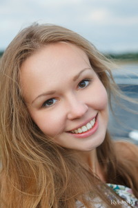 Virginia Sun Young Nude Model Gives A Sexy Show On The Road