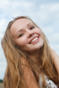 Virginia Sun Young Nude Model Gives A Sexy Show On The Road