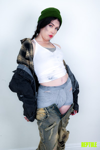 Daydream Daisy Serves Gratitude With Street Charm In A Gritty Home Encounter