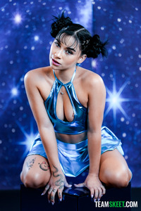 Delilah Dagger Delivers Mind-blowing Blowjob Action In Space With Derek Kage