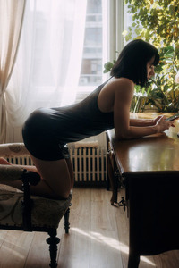 Sexy Vonda Latvian Babe With Black Bobbed Hair