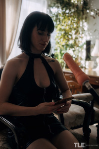Sexy Vonda Latvian Babe With Black Bobbed Hair