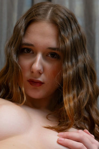 Muna Pounds Her Pussy With The Crystal Toy