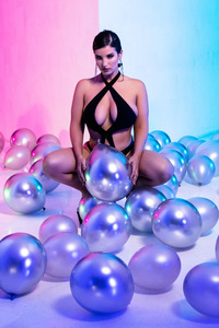 LaSirena69 Unveiling Her Big Tits And Booty