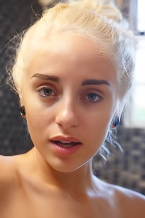 Cute Naked Blondie Naomi Woods