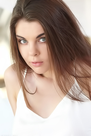 Dakota Is A Very Beautiful Teen