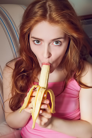 Teen Hottie Jia Lissa Masturbating Pink Pussy And Licking Banana
