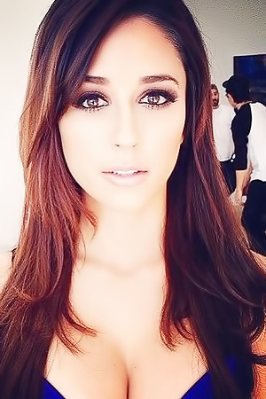 Hot babes making sexy selfies