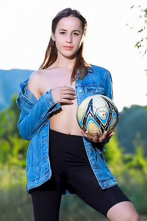 Sporty Babe Annamalia Stripping Outdoors