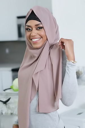 Gorgeous Ebony Babe Milu Blaze Bounces On Huge Pole For Some Orgasmic