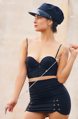 Solange Flaunt The Smooth Pink Pussy