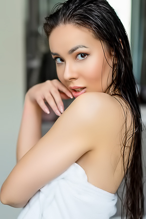 International Model Tia Moves From The Shower