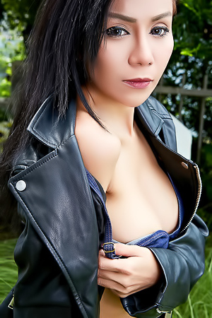 Busty Asian Aliyah
