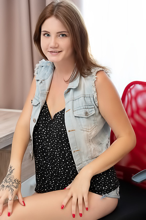 Juicy Teen Babe Denuded