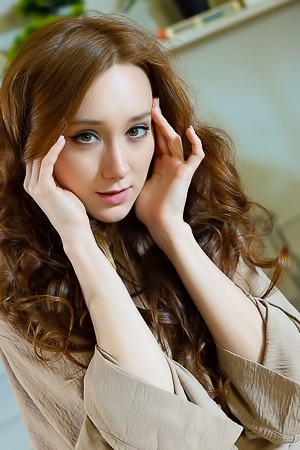 Alice Mido Flaunts Her Firm Round Ass Provocatively