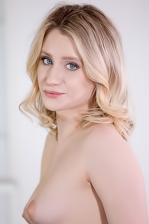 Lily Blossom Going Face Down Ass Up To Ride Her Fingers To An Orgasm