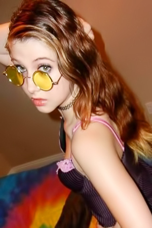 Alternative Chick Posing Sexy In Hot Selfpics