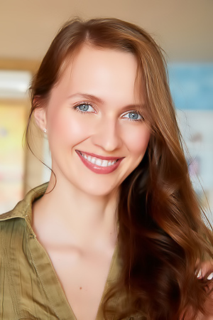 Stacy Cruz Dressed In A Thigh-skimming Outfit That Hugs Her Voluptuous Figure