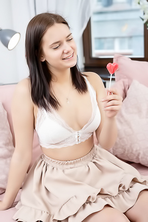 Tina Howl Flirty Look In Her Gorgeous Blue Eyes As She Sucks Her Lollipop