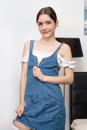 Hareniks Putting Her Magic Fingers To Work Playing With Her Pussy