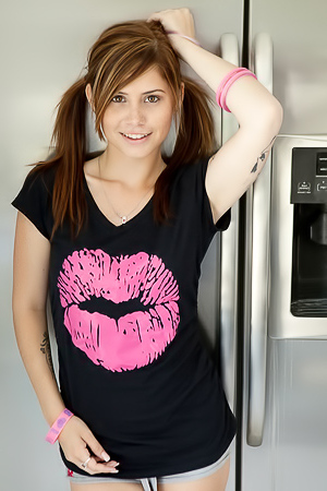 Hailey Leigh Strips Off