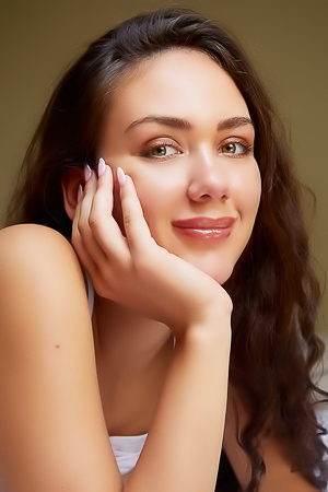 Vixi Rafi Sultry Beauty Will Mesmerize You With Her Gorgeous Green Eyes