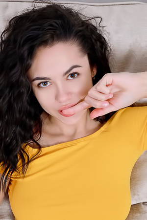 Dzhili Shows Enticing Rear View Of Her Perfect Ass