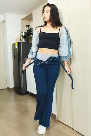 Leyla Grey undresses to reveal her juicy butt and sexy figure