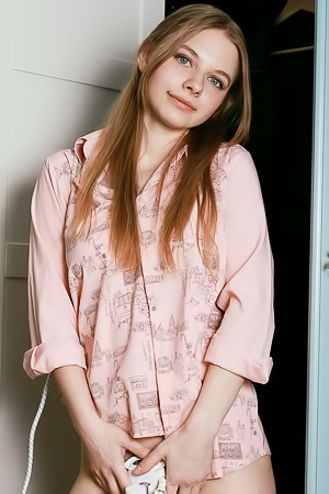 Siya Her Perfect Breasts And Sexy Booty Flaunted With Uninhibited Delight