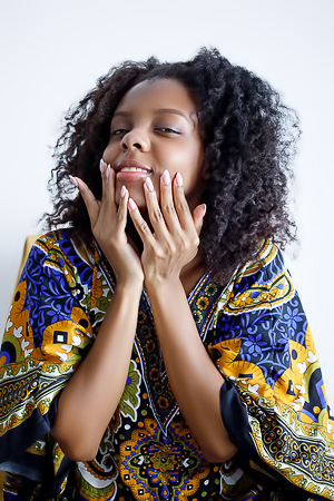 Sukki T Ebony Chick Spreads Her Legs