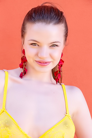 Toree Captivating Beauty Is Eager To Express Her Exhibitionist Nature