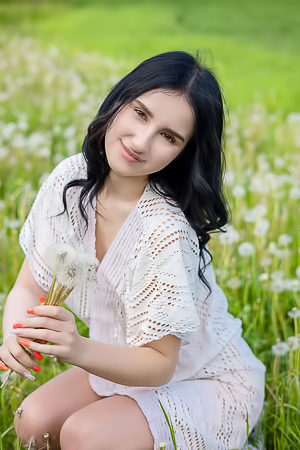 Sasha Jane Unveils Her Curves To Morning Sun Amid Wildflowers