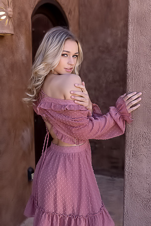 Tavia Seductive Curves And Confident Expressions Shine In This Stunning Set