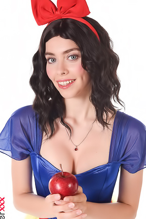 Alissa Foxys Tempting Trimmed Gloss In Stockings Showpiece