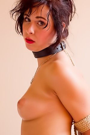 Amy Londer in bondage