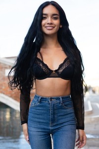 Dulce Looks Super-hot And Sexy