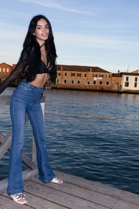 Dulce Looks Super-hot And Sexy