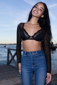 Dulce Looks Super-hot And Sexy