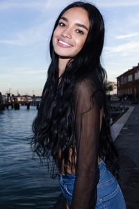 Dulce Looks Super-hot And Sexy