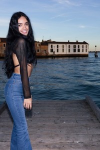 Dulce Looks Super-hot And Sexy